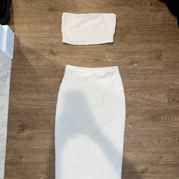 ❌ sold 💛bundle for $9- White two set - Picture 2 of 4